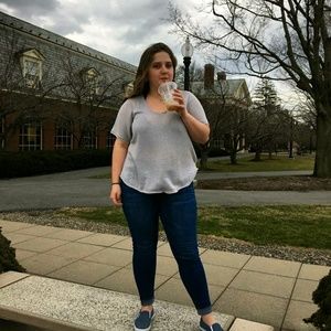 Meet your Posher, Claudia